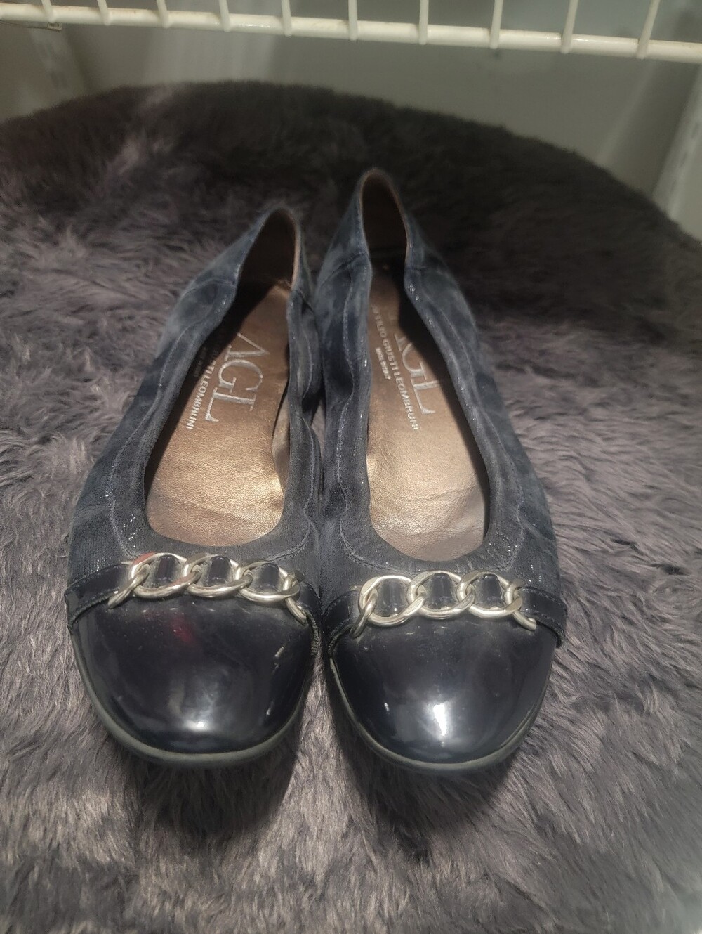 AGL Navy Patent-Toe Ballet Flats with Silver Chain